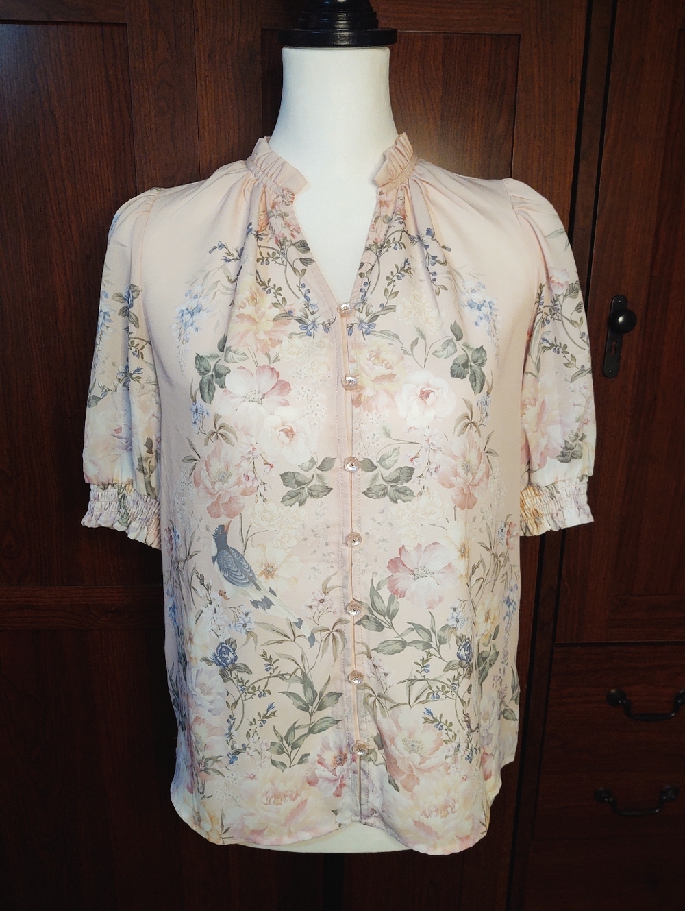 Cupcakes & Cashmere Floral V Neck Blouse Sz XS